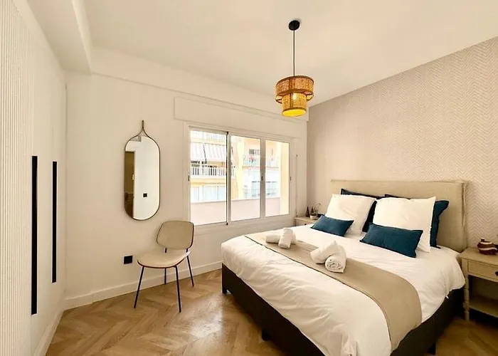 Апартаменты 4bd Soho Luxe Retreat Terrace 2bh & Ac Малага