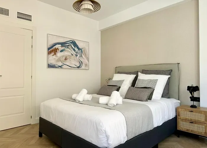 4bd Soho Luxe Retreat Terrace 2bh & Ac Апартаменты Малага